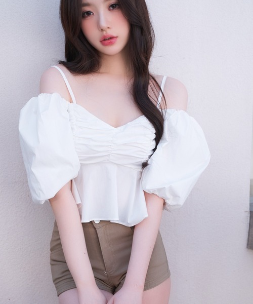 VEILA（ヴェイラ）の「バルーンスリーブオフショルダーキャミ（シャツ/ブラウス・レディース・ブルー/ホワイト・M/S）」の7枚目の写真