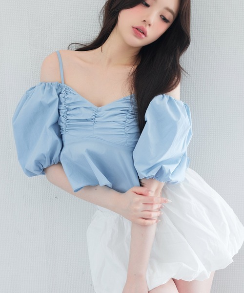 VEILA（ヴェイラ）の「バルーンスリーブオフショルダーキャミ（シャツ/ブラウス・レディース・ブルー/ホワイト・M/S）」の19枚目の写真