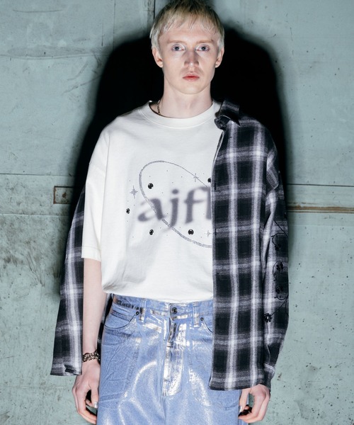 ajouter flow(アジューテフロー)の「【ajouter flow】rhinestone universe T-shirt(Tシャツ/カットソー・メンズ・ホワイト/ブラック・MEDIUM/LARGE)」の4枚目の写真