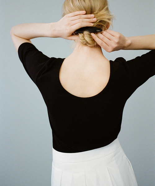La TOTALITE(ラトータリテ)の「【洗える】blank03/ブランクゴンサム scoop neck ribbed Tシャツ(Tシャツ/カットソー・レディース・ホワイト/ブラック・FREE)」の1枚目の写真