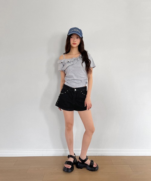 by muni:r(バイ ムニール)の「スタッズショートパンツ/2025 SS COLLECTION(チノパンツ・レディース・ホワイト/ブラック・SMALL/MEDIUM)」の9枚目の写真