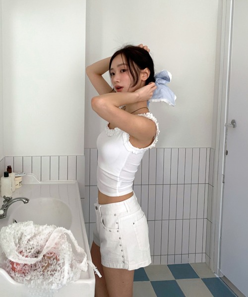 by muni:r(バイ ムニール)の「スタッズショートパンツ/2025 SS COLLECTION(チノパンツ・レディース・ホワイト/ブラック・SMALL/MEDIUM)」の14枚目の写真