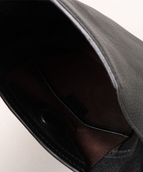 genten(ゲンテン)の「ミネルヴァ 縦長ショルダーバッグ(ショルダーバッグ・レディース・ブラック/ブラウン/モカ・FREE)」の6枚目の写真