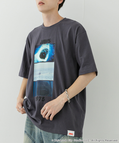 SENSE OF PLACE by URBAN RESEARCH（センスオブプレイスバイアーバンリサーチ）の「『別注』SENSE OF PLACE×JAWS　プリントT-SHIRTS/A（Tシャツ/カットソー・メンズ・ライトブルー/チャコールグレー/ホワイト・MEDIUM/LARGE）」の18枚目の写真