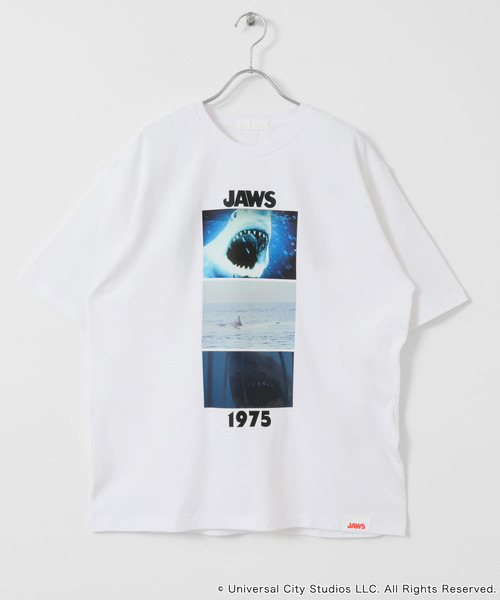 SENSE OF PLACE by URBAN RESEARCH（センスオブプレイスバイアーバンリサーチ）の「『別注』SENSE OF PLACE×JAWS　プリントT-SHIRTS/A（Tシャツ/カットソー・メンズ・ライトブルー/チャコールグレー/ホワイト・MEDIUM/LARGE）」の7枚目の写真