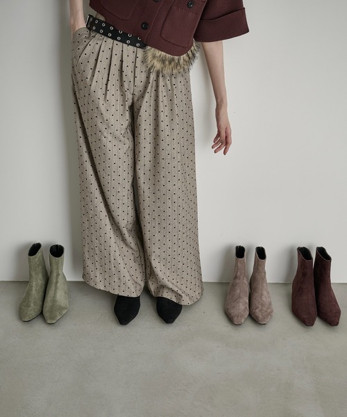 THE YOn(ザヨン)の「フェイクスウェードショートブーツ(ブーツ・レディース・セージグリーン/ブラック/グレイッシュベージュ/ワイン・37/38/39)」の1枚目の写真