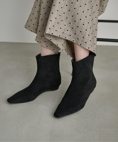THE YOn(ザヨン)の「フェイクスウェードショートブーツ(ブーツ・レディース・セージグリーン/ブラック/グレイッシュベージュ/ワイン・37/38/39)」の7枚目の写真