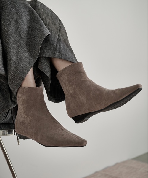 THE YOn(ザヨン)の「フェイクスウェードショートブーツ(ブーツ・レディース・セージグリーン/ブラック/グレイッシュベージュ/ワイン・37/38/39)」の16枚目の写真