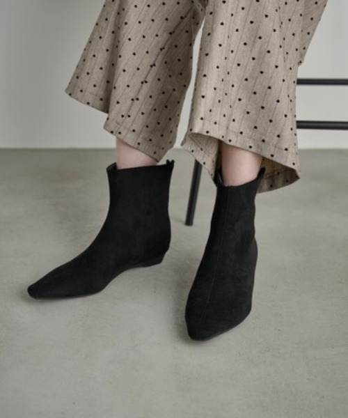 THE YOn(ザヨン)の「フェイクスウェードショートブーツ(ブーツ・レディース・セージグリーン/ブラック/グレイッシュベージュ/ワイン・37/38/39)」の6枚目の写真