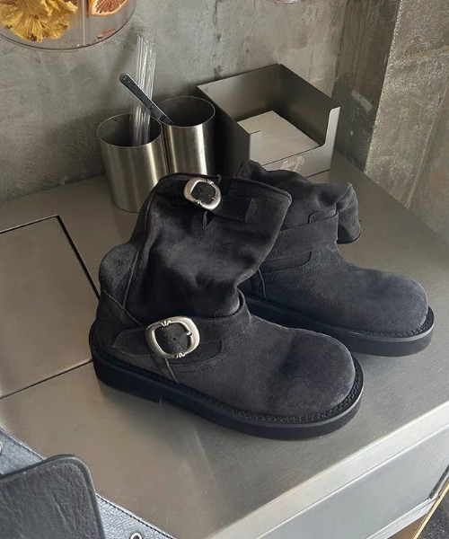 グレー スエード エンジニアブーツ バックル付き セール】【秋冬新作】ダブルバックル付き厚底スエードエンジニア