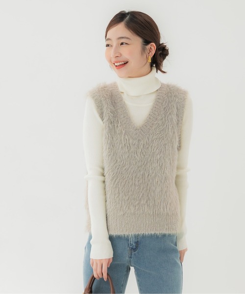 coca(coca)(コカ)の「ラメふんわりシャギーVネックニットベスト(ベスト・レディース・ライトベージュ/チャコール/アイボリー・M/L)」の7枚目の写真