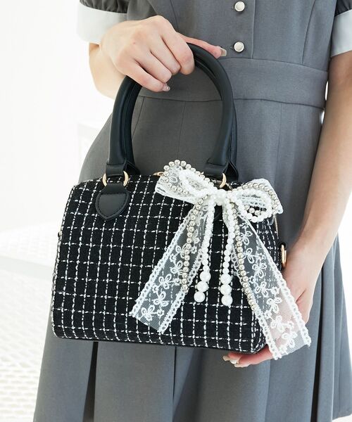 MAJESTIC LEGON（マジェスティックレゴン）の「チャーム付きミニボストンバッグ（ボストンバッグ・レディース・ブラック系その他/ブラック・FREE）」の4枚目の写真