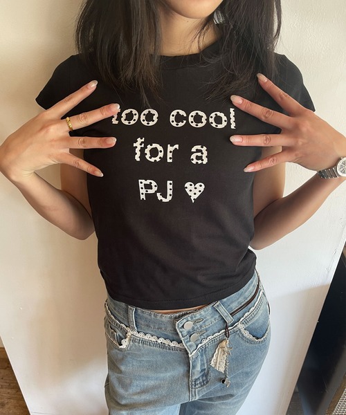 UNE MANSION(ユヌマンション)の「【UNE MADE】タイトクロップドロゴTシャツ(Tシャツ/カットソー・レディース・ホワイト/ブラック・FREE)」の1枚目の写真