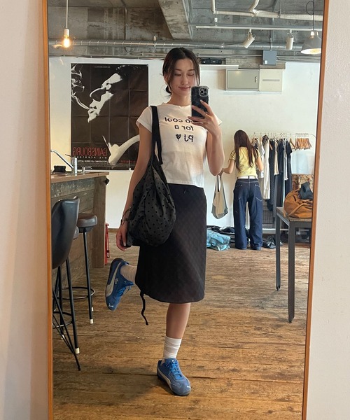 UNE MANSION(ユヌマンション)の「【UNE MADE】タイトクロップドロゴTシャツ(Tシャツ/カットソー・レディース・ホワイト/ブラック・FREE)」の3枚目の写真