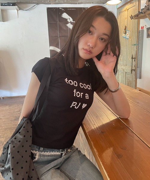 UNE MANSION(ユヌマンション)の「【UNE MADE】タイトクロップドロゴTシャツ(Tシャツ/カットソー・レディース・ホワイト/ブラック・FREE)」の5枚目の写真