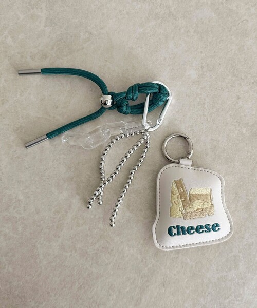 fredy emue（フレディエミュ）の「ダイカット刺しゅうチャーム（チャーム・レディース・マスタード/レッド系その他/グリーン系その他4・FREE）」の7枚目の写真