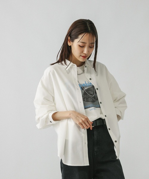 GLOBAL WORK（グローバルワーク）の「365日マイスタイルシャツ/571317（シャツ/ブラウス・レディース・ブルー/オフホワイト/その他/ライトブルー/スカイブルー/サックスブルー/ライトベージュ/イエロー/ブルー系その他/ブラウン系その他/ピンク系その他/グレー・MEDIUM/LARGE/SMALL）」の2枚目の写真