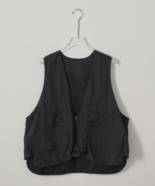 AIC.（エーアイシー）の「アウトポケットナイロンベスト（ベスト・レディース・ブラック・FREE）」の2枚目の写真
