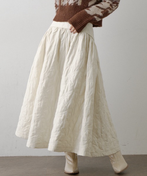 VIOLETTA（ヴィオレッタ）の「【HEIREN】リボンキルティングフレアスカート（スカート・レディース・ブラック/アイボリー・M/S）」の2枚目の写真