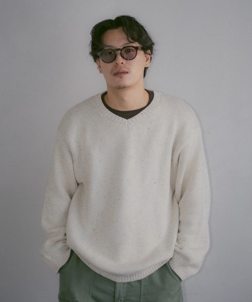 INTER FACTORY（インターファクトリー）の「2/9号室（かおこ&ひろと） - V-neck cotton nep knit / Vネックコットンネップニット（ニット/セーター・メンズ・ネイビー/アイボリー・MEDIUM/LARGE）」の10枚目の写真