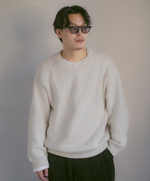 INTER FACTORY（インターファクトリー）の「2/9号室（かおこ&ひろと） - V-neck cotton nep knit / Vネックコットンネップニット（ニット/セーター・メンズ・ネイビー/アイボリー・MEDIUM/LARGE）」の7枚目の写真