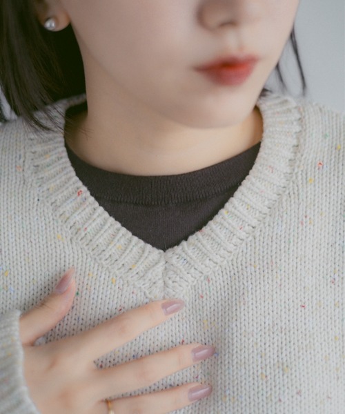 INTER FACTORY（インターファクトリー）の「2/9号室（かおこ&ひろと） - V-neck cotton nep knit / Vネックコットンネップニット（ニット/セーター・メンズ・ネイビー/アイボリー・MEDIUM/LARGE）」の11枚目の写真