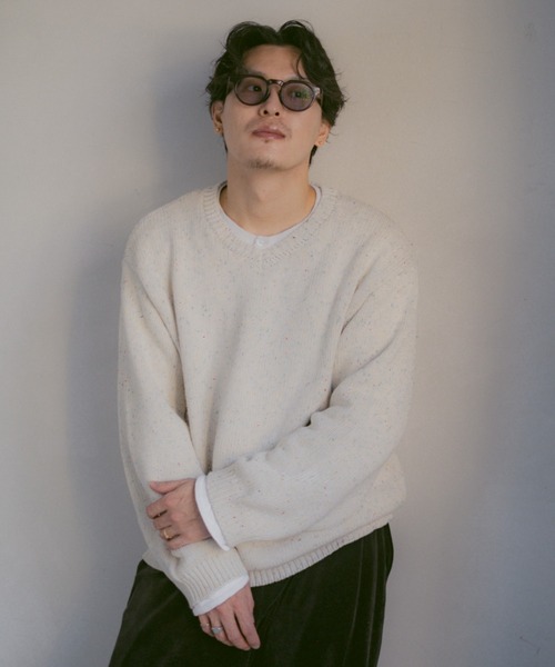 INTER FACTORY（インターファクトリー）の「2/9号室（かおこ&ひろと） - V-neck cotton nep knit / Vネックコットンネップニット（ニット/セーター・メンズ・ネイビー/アイボリー・MEDIUM/LARGE）」の6枚目の写真