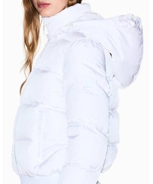 ARMANI EXCHANGE（アルマーニエクスチェンジ）の「【A|X アルマーニ エクスチェンジ】ICON リアルダウンショートジャケット（EC限定カラー含）（ダウンジャケット/コート・レディース・ホワイト/ブラック・LARGE/MEDIUM/SMALL/X-LARGE/X-SMALL）」の9枚目の写真