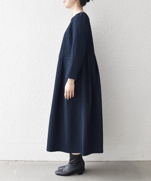 SHIPS any（シップス エニィ）の「SHIPS any:〈手洗い可能〉ジャカード ウエスト タック ノーカラー ワンピース［NAVY BLUE］（ワンピース・レディース・ネイビー/ナチュラル/ブラック・ONE SIZE）」の5枚目の写真