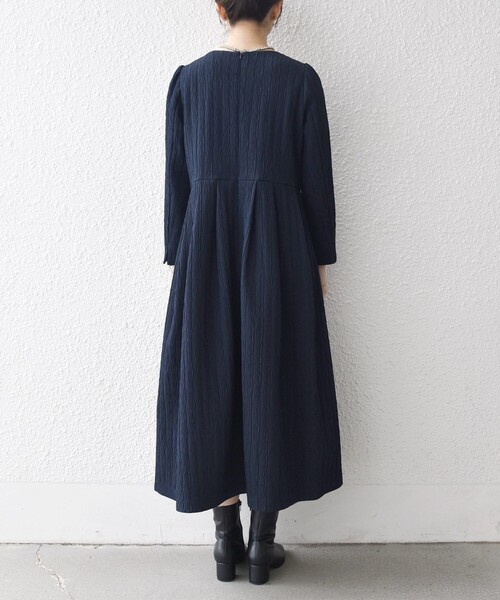 SHIPS any（シップス エニィ）の「SHIPS any:〈手洗い可能〉ジャカード ウエスト タック ノーカラー ワンピース［NAVY BLUE］（ワンピース・レディース・ネイビー/ナチュラル/ブラック・ONE SIZE）」の6枚目の写真