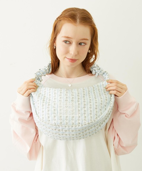 MILKFED.(ミルクフェド)の「STRIPED FLOWER QUILTED SHOULDER BAG(ショルダーバッグ・レディース・グレー/オフホワイト・ONE SIZE)」の18枚目の写真