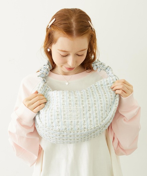 MILKFED.(ミルクフェド)の「STRIPED FLOWER QUILTED SHOULDER BAG(ショルダーバッグ・レディース・グレー/オフホワイト・ONE SIZE)」の19枚目の写真