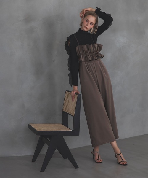 MERAKI(メラキ)の「トップフリルサロペットパンツ(サロペット/オーバーオール・レディース・ブラック/ブラウン・S/M)」の2枚目の写真