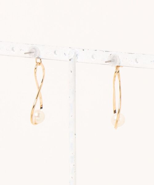 ISS（イズ）の「【金属アレルギー対応】パールオンピアス 純チタン ニッケルフリー 日本製（ピアス（両耳用）・レディース・ゴールド・FREE）」の4枚目の写真