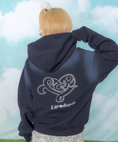 LTR DEPTH(レイターデプス)の「LTR DEPTH/ハートモチーフプルパーカー(パーカー・メンズ・アイボリー/ネイビー・MEDIUM/LARGE)」の22枚目の写真