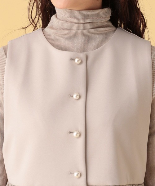 Elura(エルーラ)の「≪入卒/セレモニー/通勤≫ダンボールペプラムジレ(その他アウター・レディース・グレイッシュベージュ/ネイビー・FREE)」の16枚目の写真