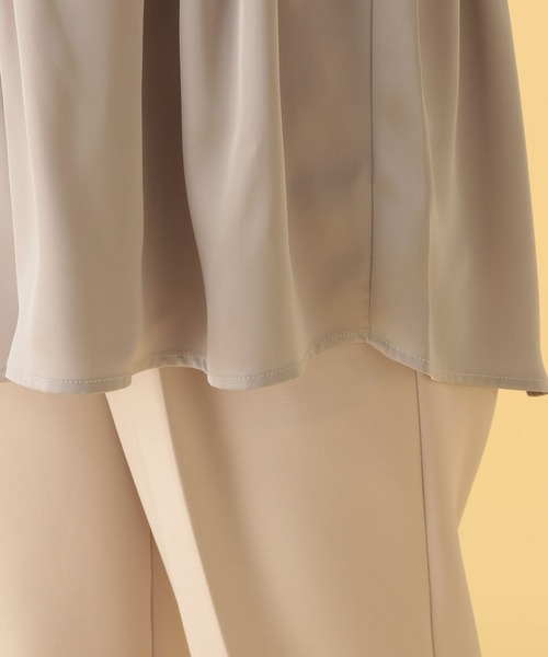 Elura(エルーラ)の「≪入卒/セレモニー/通勤≫ダンボールペプラムジレ(その他アウター・レディース・グレイッシュベージュ/ネイビー・FREE)」の4枚目の写真