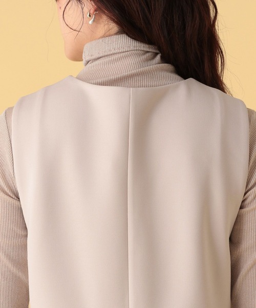 Elura(エルーラ)の「≪入卒/セレモニー/通勤≫ダンボールペプラムジレ(その他アウター・レディース・グレイッシュベージュ/ネイビー・FREE)」の5枚目の写真