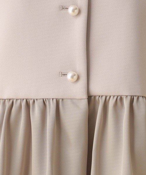 Elura(エルーラ)の「≪入卒/セレモニー/通勤≫ダンボールペプラムジレ(その他アウター・レディース・グレイッシュベージュ/ネイビー・FREE)」の6枚目の写真