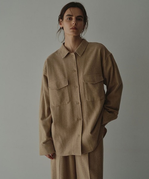 ETRE TOKYO(エトレトウキョウ)の「ウールツイルオーバーサイズシャツ(シャツ/ブラウス・レディース・ベージュ/ネイビー・FREE)」の2枚目の写真