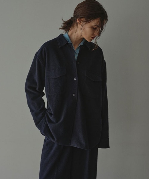 ETRE TOKYO(エトレトウキョウ)の「ウールツイルオーバーサイズシャツ(シャツ/ブラウス・レディース・ベージュ/ネイビー・FREE)」の1枚目の写真