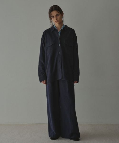 ETRE TOKYO(エトレトウキョウ)の「ウールツイルオーバーサイズシャツ(シャツ/ブラウス・レディース・ベージュ/ネイビー・FREE)」の3枚目の写真