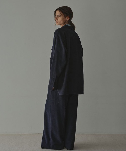 ETRE TOKYO(エトレトウキョウ)の「ウールツイルオーバーサイズシャツ(シャツ/ブラウス・レディース・ベージュ/ネイビー・FREE)」の8枚目の写真