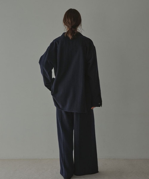 ETRE TOKYO(エトレトウキョウ)の「ウールツイルオーバーサイズシャツ(シャツ/ブラウス・レディース・ベージュ/ネイビー・FREE)」の10枚目の写真