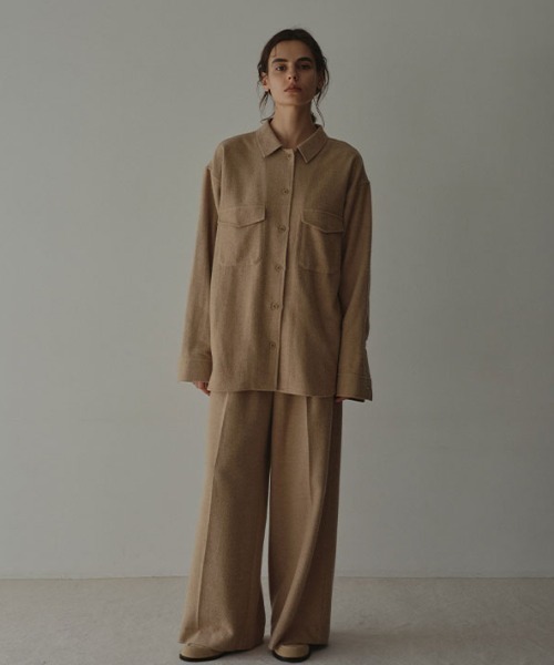 ETRE TOKYO(エトレトウキョウ)の「ウールツイルオーバーサイズシャツ(シャツ/ブラウス・レディース・ベージュ/ネイビー・FREE)」の11枚目の写真