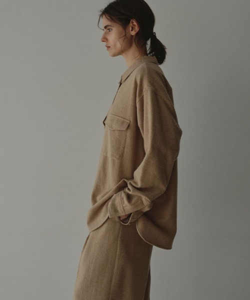ETRE TOKYO(エトレトウキョウ)の「ウールツイルオーバーサイズシャツ(シャツ/ブラウス・レディース・ベージュ/ネイビー・FREE)」の13枚目の写真