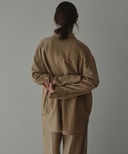 ETRE TOKYO(エトレトウキョウ)の「ウールツイルオーバーサイズシャツ(シャツ/ブラウス・レディース・ベージュ/ネイビー・FREE)」の16枚目の写真