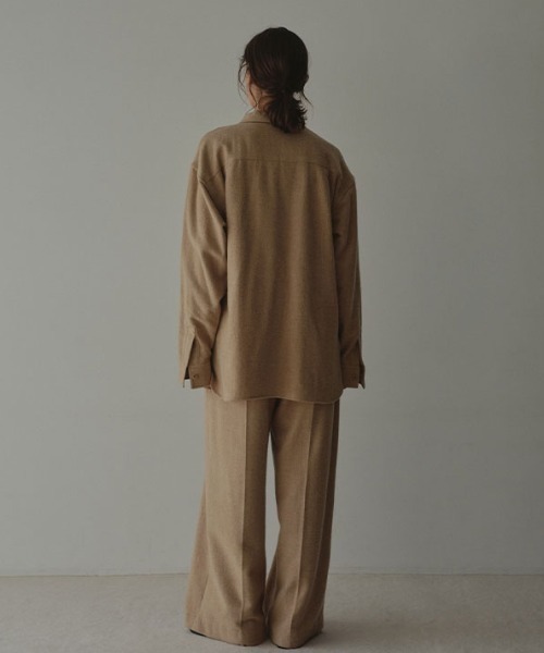 ETRE TOKYO(エトレトウキョウ)の「ウールツイルオーバーサイズシャツ(シャツ/ブラウス・レディース・ベージュ/ネイビー・FREE)」の17枚目の写真