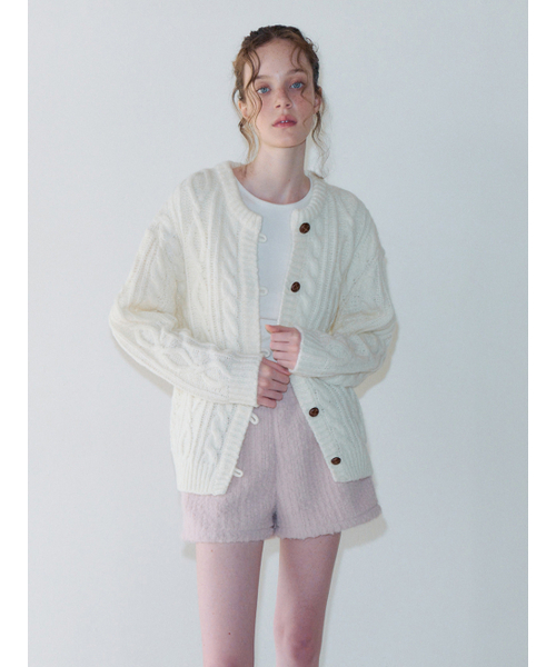 ETMON(エトモン)の「Cable Button Knit Cardigan, Cream(カーディガン/ボレロ・レディース・その他・F)」の2枚目の写真