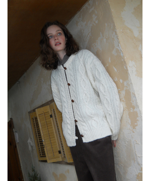 ETMON(エトモン)の「Cable Button Knit Cardigan, Cream(カーディガン/ボレロ・レディース・その他・F)」の5枚目の写真